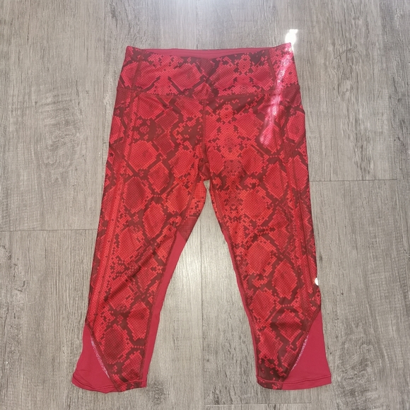 Lululemon capris - Picture 3 of 3